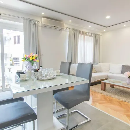 Apartment Ravlic Sandra Makarska